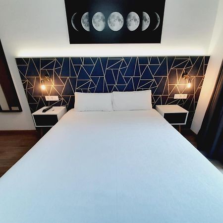 Hostal Laia By Gaiarooms برشلونة المظهر الخارجي الصورة