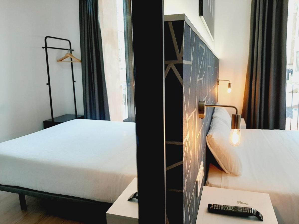 Hostal Laia By Gaiarooms برشلونة المظهر الخارجي الصورة