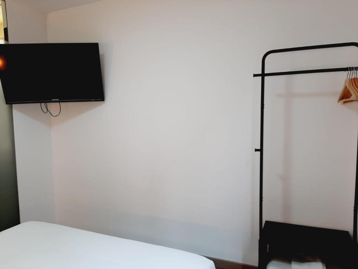 Hostal Laia By Gaiarooms برشلونة المظهر الخارجي الصورة